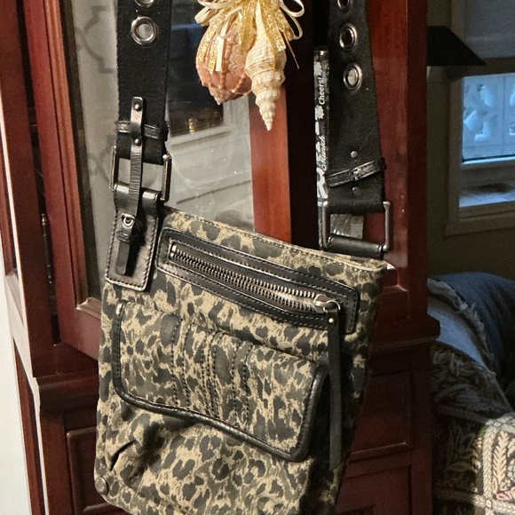 KENNETH COLE LEOPARD PRINT CROSSBODY CANVAS BAG - Picture 5 of 10